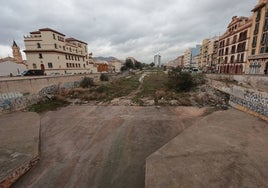 Tramo entre los puentes de Armiñán y de la Aurora en el que el Ayuntamiento ha proyectado un embovedado parcial.