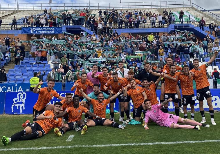 Paso de gigante del Antequera para subir a Primera RFEF y otras crónicas del fútbol malagueño