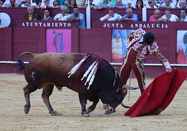 Roca Rey el pasado año, al toro que cortó dos orejas