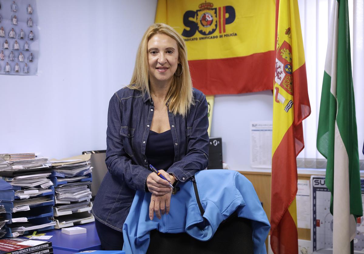 La máxima responsable del SUP en Málaga, Mariló Valencia, en la oficina del sindicato.