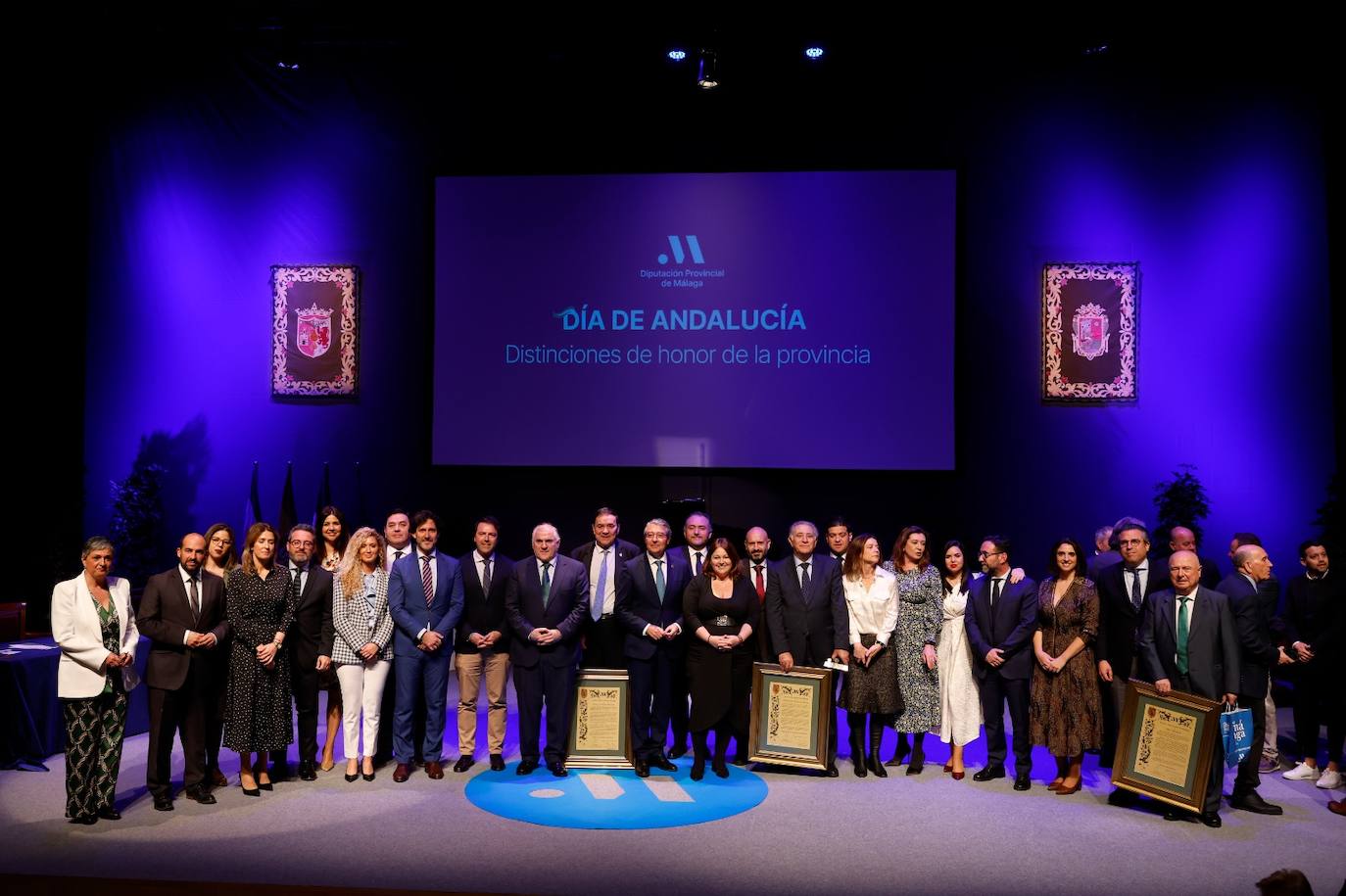 Los galardonados de esta edición, además del reconocimiento a los nueve bomberos del CPB, son la Asociación de Empresarios de Playas de Málaga, la peña flamenca Juan Breva, el equipo de fútbol sala Besoccer CD UMA Antequera y el periodista de SUR Pedro Luis Gómez.
