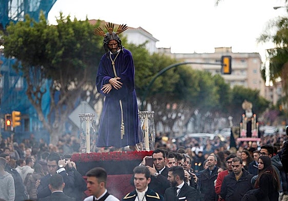 Traslado de los titulares de Mediadora, en la tarde del Viernes de Dolores del pasado año.
