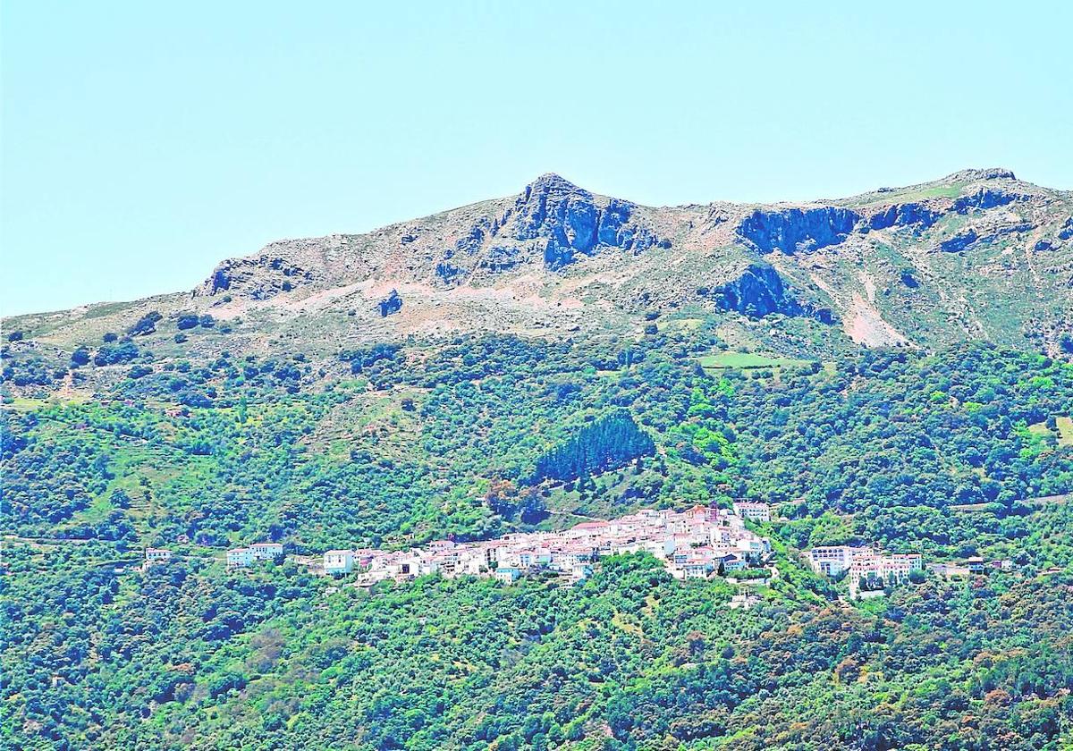 Algatocín es uno de los pueblos blancos que conforman la zona del Bajo Gena