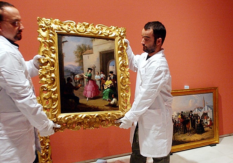 Calleja, en una imagen de hace 18 años, cuando trabajaba en el montaje de una exposición en el antiguo Palacio Episcopal.