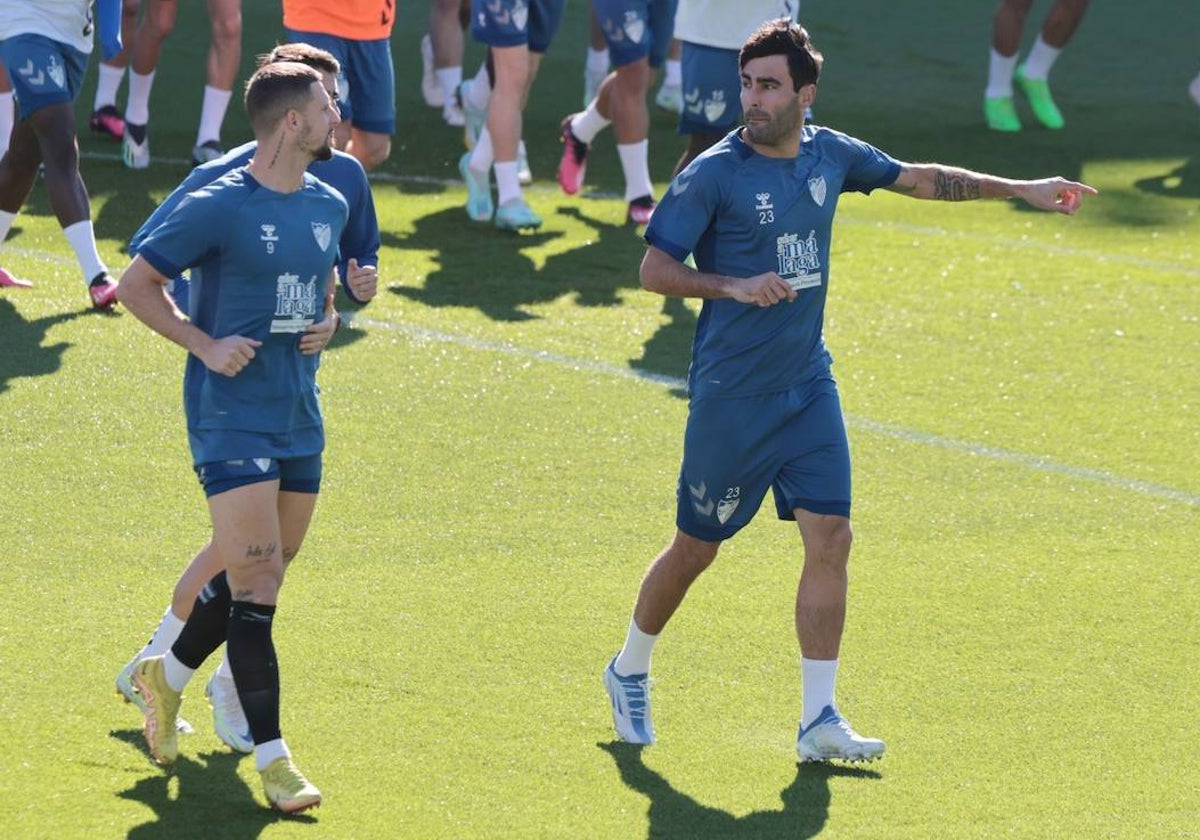 Escassi, a la derecha, en el entrenamiento de este jueves.