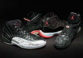 Las zapatillas usadas y firmadas por Michael Jordan que serán subastadas.