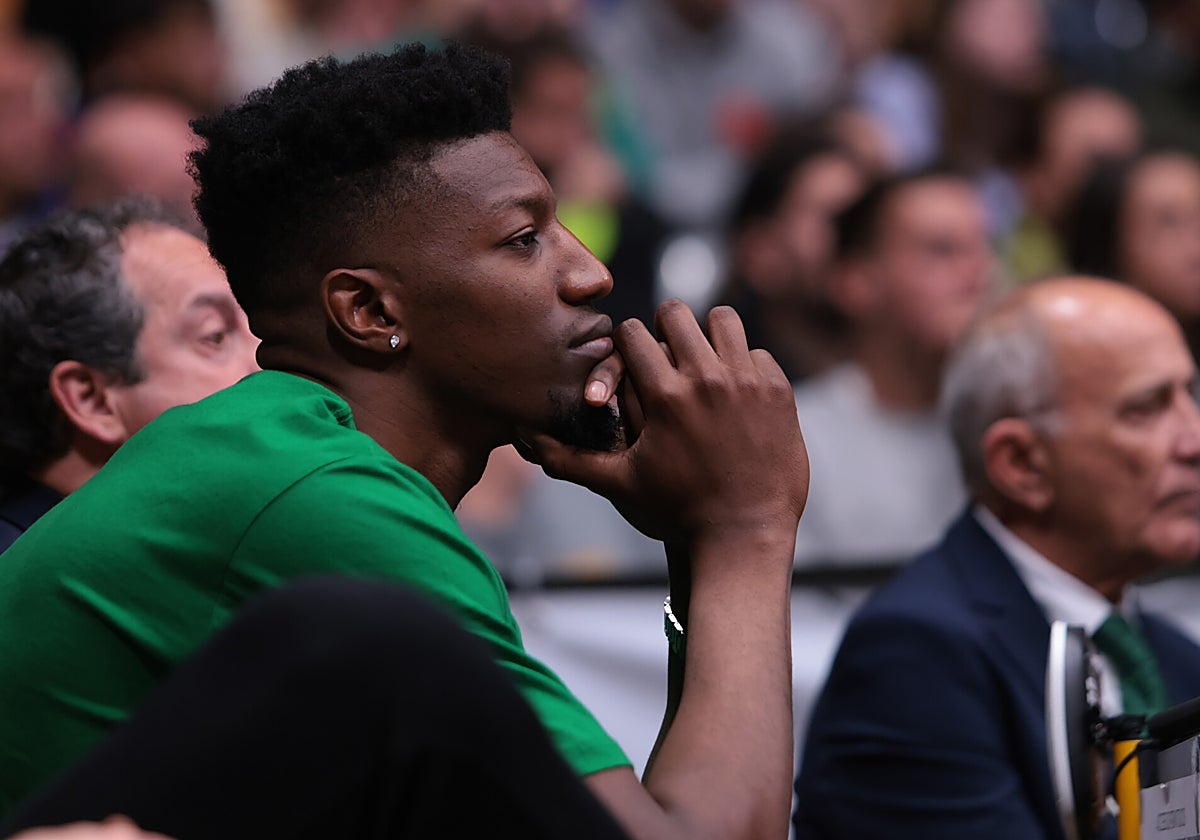 Yankuba Sima observa un partido durante la pasada Copa del Rey.