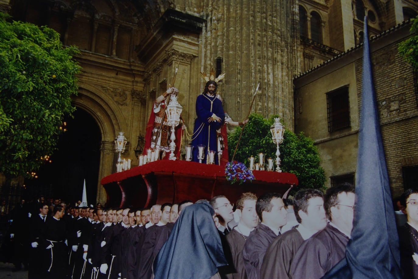 El Domingo de Ramos de 2003, 13 de abril, se produjo la primera entrada en la Catedral del Señor de la Soledad, de la Hermandad del Dulce Nombre. Ese año fue admitida en el seno de la Agrupación de Cofradías.