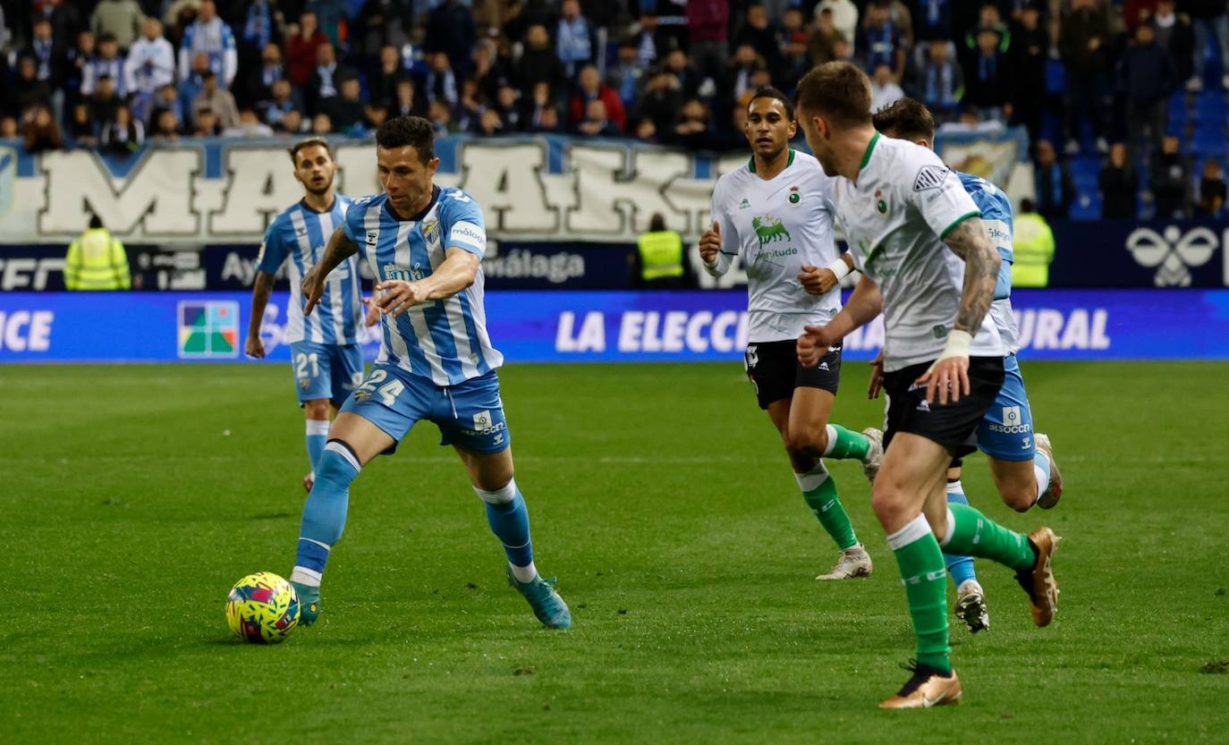 La derrota del Málaga ante el Racing, en imágenes