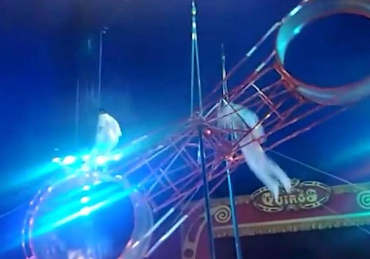 Un trapecista del Circo Quiros sufre un accidente en pleno espectáculo al caer de una altura de 7 metros
