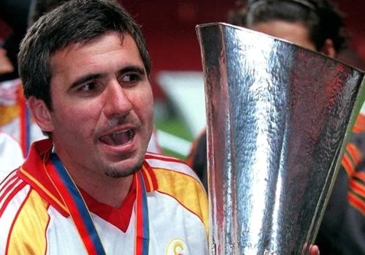 Hagi fue expulsado por López Nieto en la prórroga de la final.