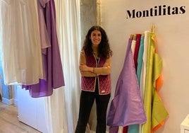 Isabel Porras posa con su colección