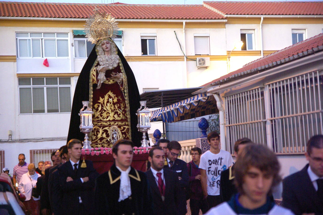 La Virgen de Mediadora, en su salida en rosario de la aurora en octubre de 2011, recorriendo las calles de Las Delicias y otras zonas cercanas.