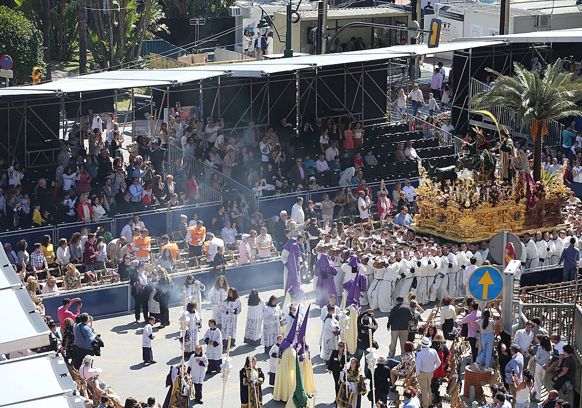 Las viseras de las tribunas generaron críticas por su impacto visual.