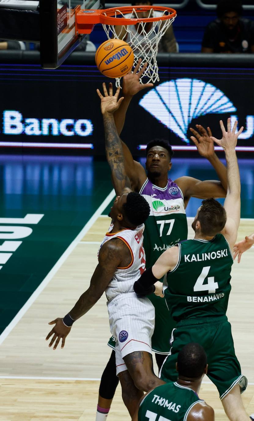 Los malagueños se impusieron a los turcos en un final de infarto (81-76)