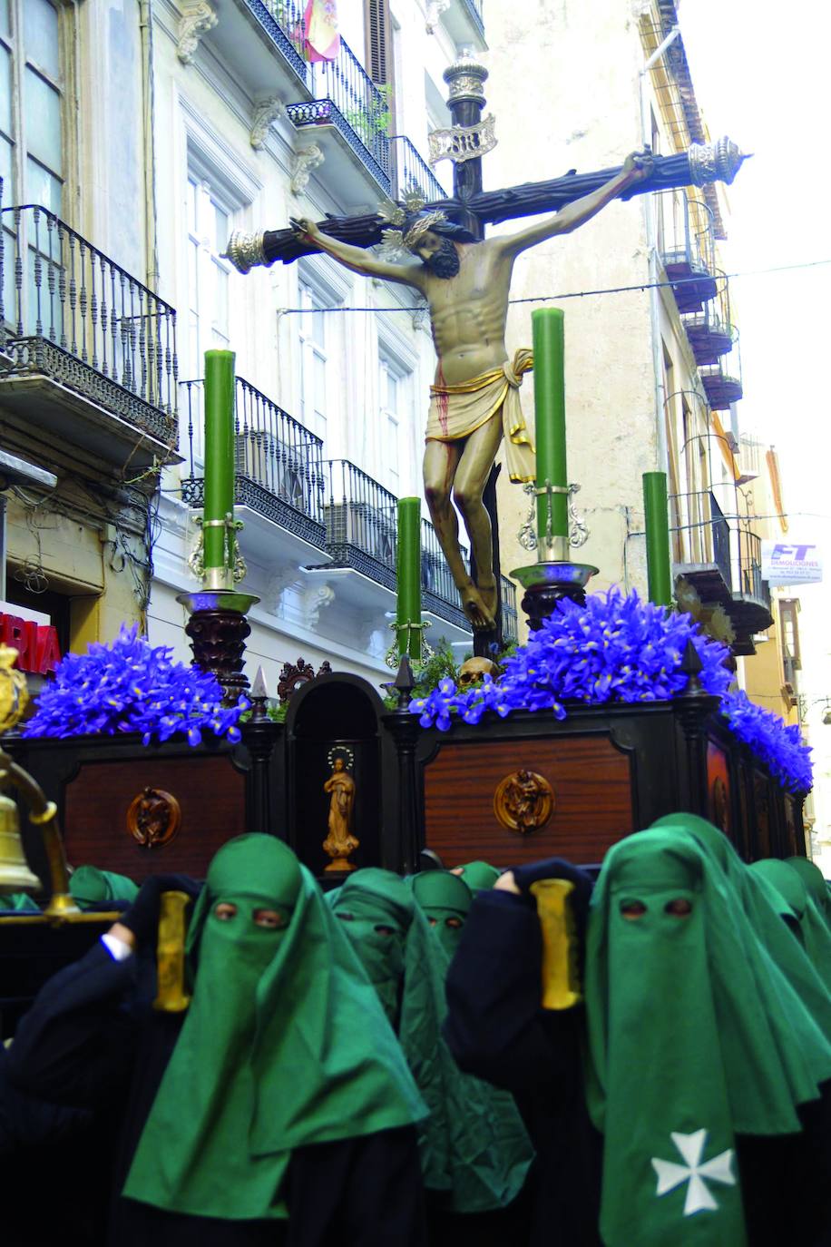 Así lució el Cristo de la Vera Cruz en la calle tras su restauración, por parte del profesor Miñarro. Entonces, procesionaba en la madrugada del Viernes Santo.