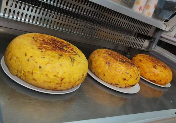 Una muestra de las tortillas de La Esperanza, que alcanzan de media entre 8 y 9 kilos.