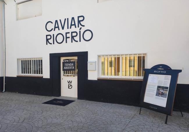 Hay restaurantes especializados en trucha y una tienda del Caviar de Riofrío