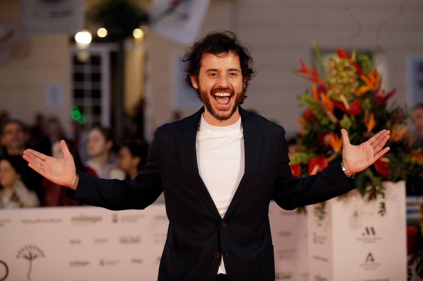 Multitud de caras conocidas han desfilado por la alfombra de entrada al Teatro Cervantes antes de la gala inaugural que ha abierto la nueva edición del certamen malagueño 