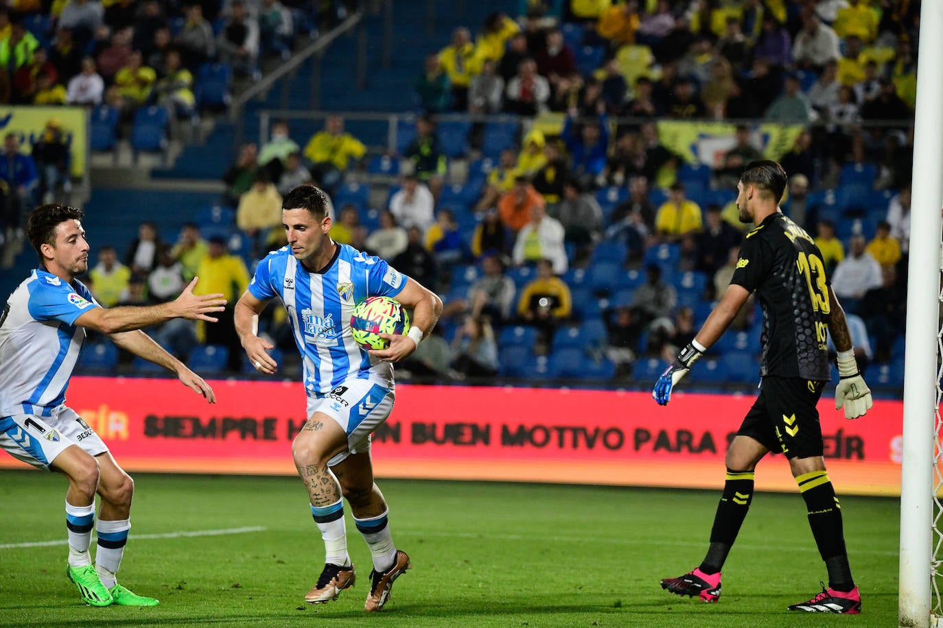 El Málaga logró empatar en Las Palmas in extremis