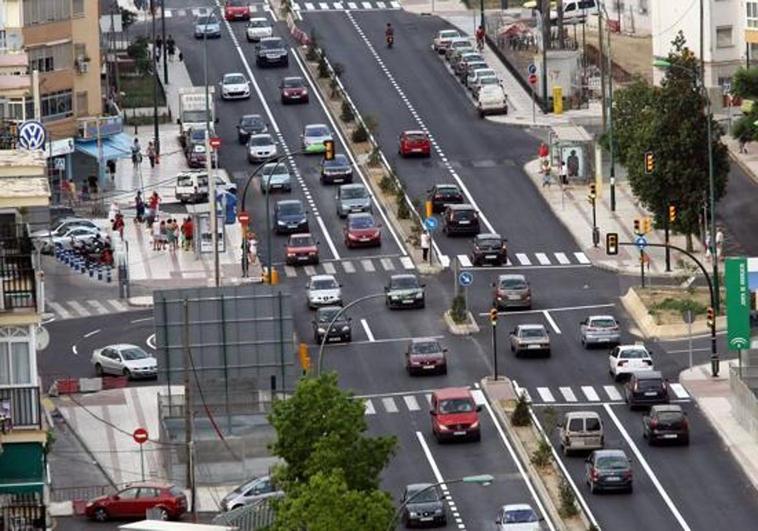 Un accidente de tráfico provoca retenciones en la Avenida de Velázquez, en Málaga capital