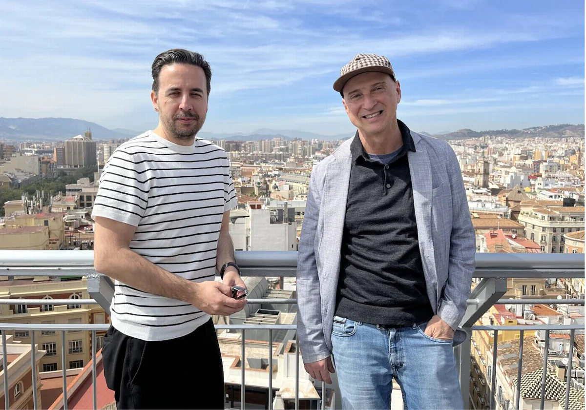 Ezequiel Montes y Rafa Russo, en la terraza del AC Málaga Palacio, tras su entrevista con SUR.