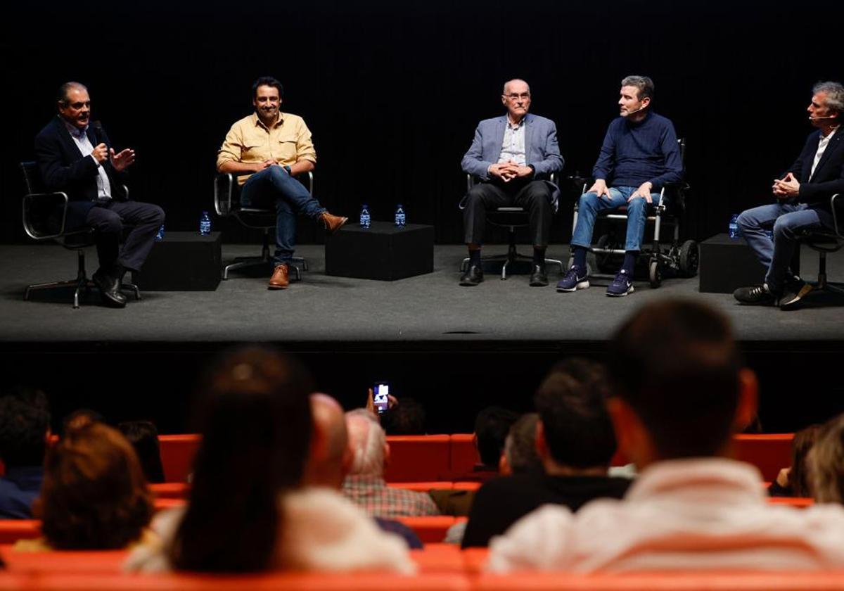 Ángel Escalera, Juan Ponce de León, Enric Benito, Juan Carlos Unzué y Xavi Torres en el Aula de Cultura de SUR.