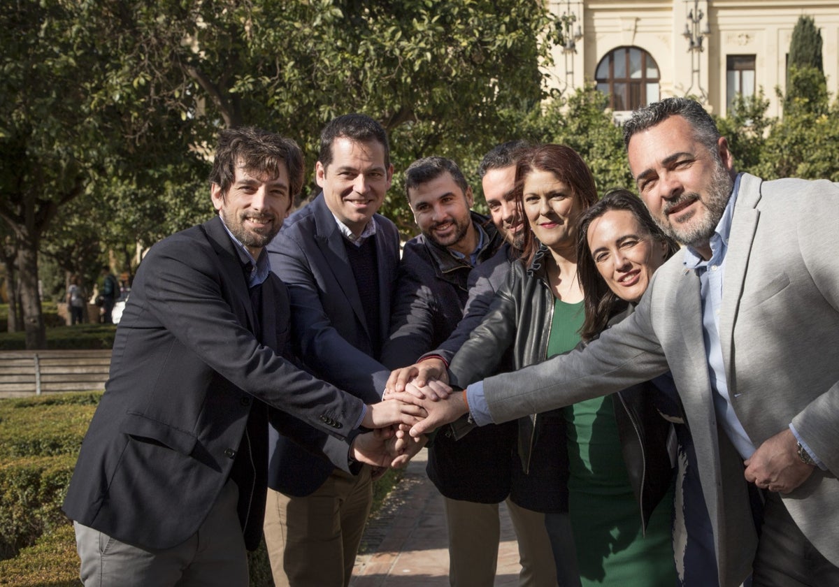 Real, tercero por la izquierda en la foto, junto a dirigentes y cargos de Ciudadanos.