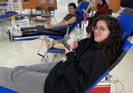 Universitarias donan sangre el pasado jueves en Teatinos.