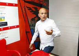 Chema Aragón, director deportivo del Mirandés, antes de una rueda de prensa.