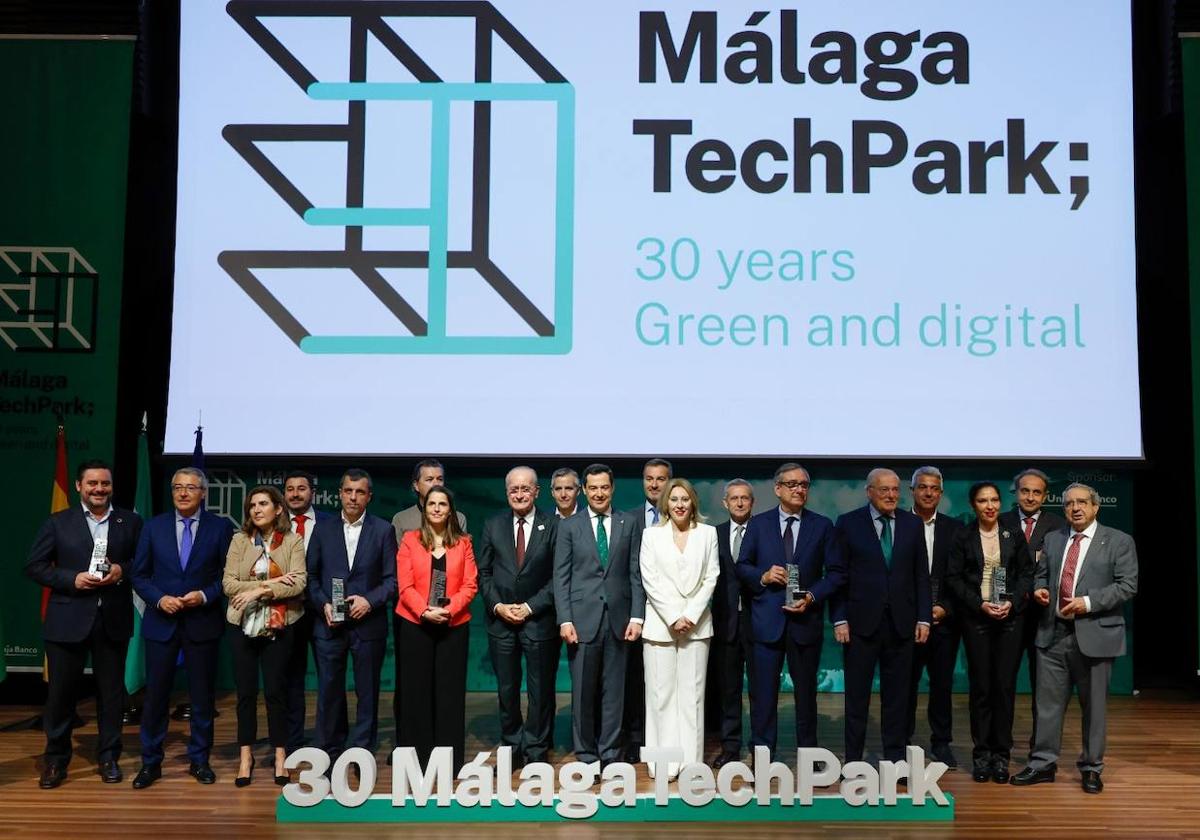 Foto de familia en el acto para conmemorar el 30 aniversario de Málaga Tech Park.