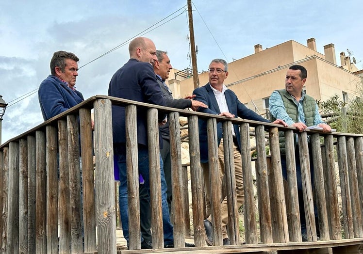 Visita del alcalde rinconero a las obras en Benagalbón.