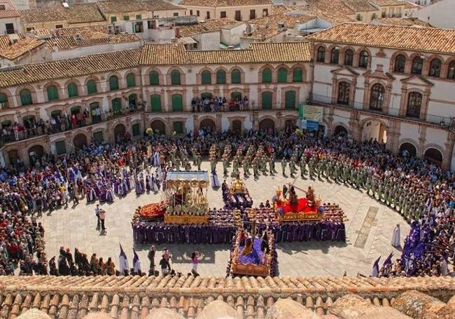 Procesión en la Plaza Ochavada de Archidona.