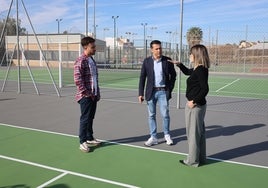 El alcalde torroxeño, Óscar Medina, en su visita a las instalaciones, este viernes.