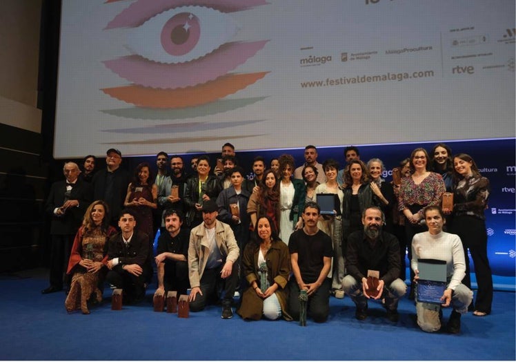 Foto de los premiados, al terminar la gala.