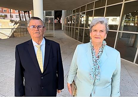 Imagen secundaria 1 - Antonia Martín y Francisco Cortés; Isabel Alés y Juan Valle, y Ángeles Escudero y Antonio Cortés.