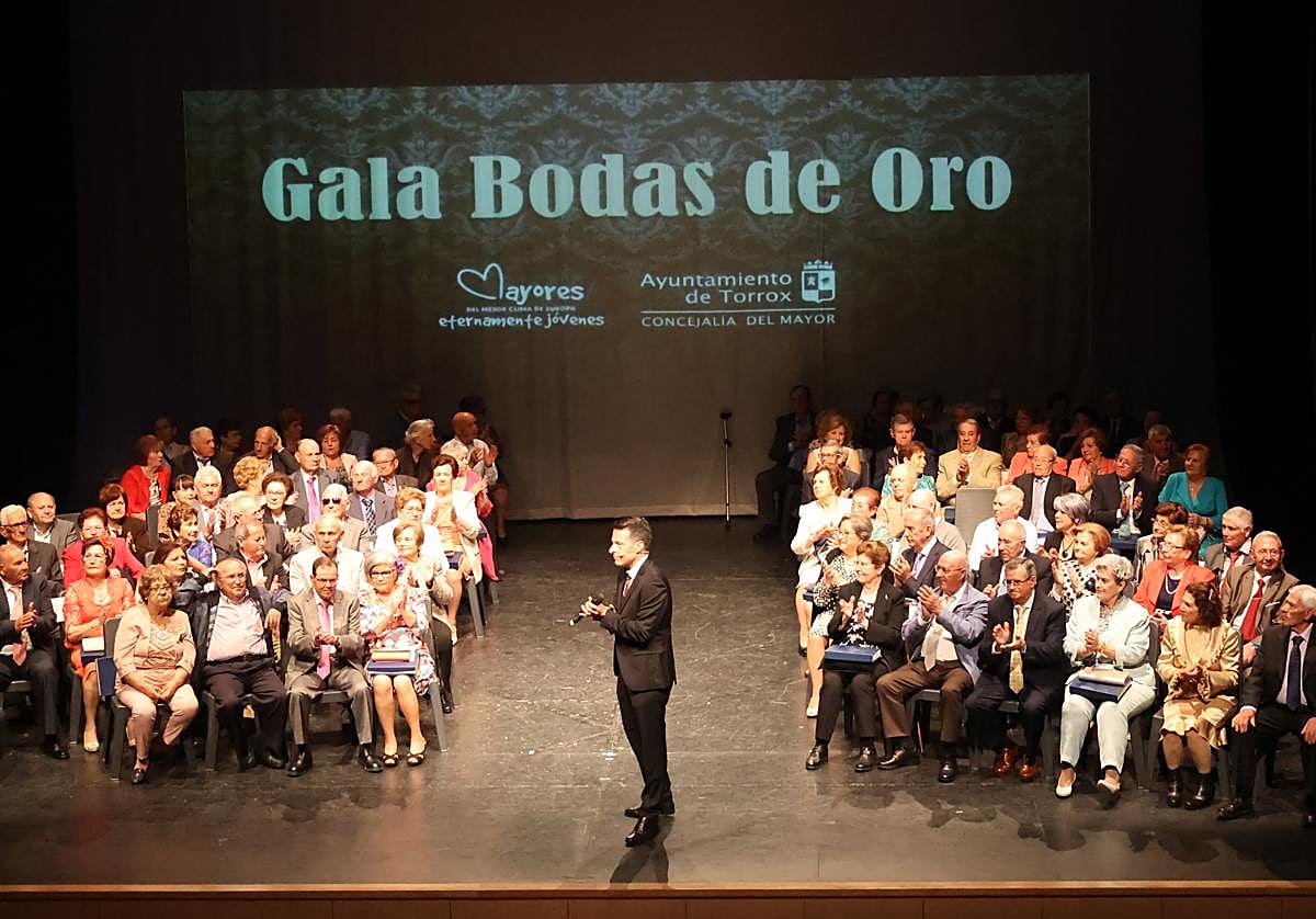 50 parejas de Torrox celebran sus bodas de oro