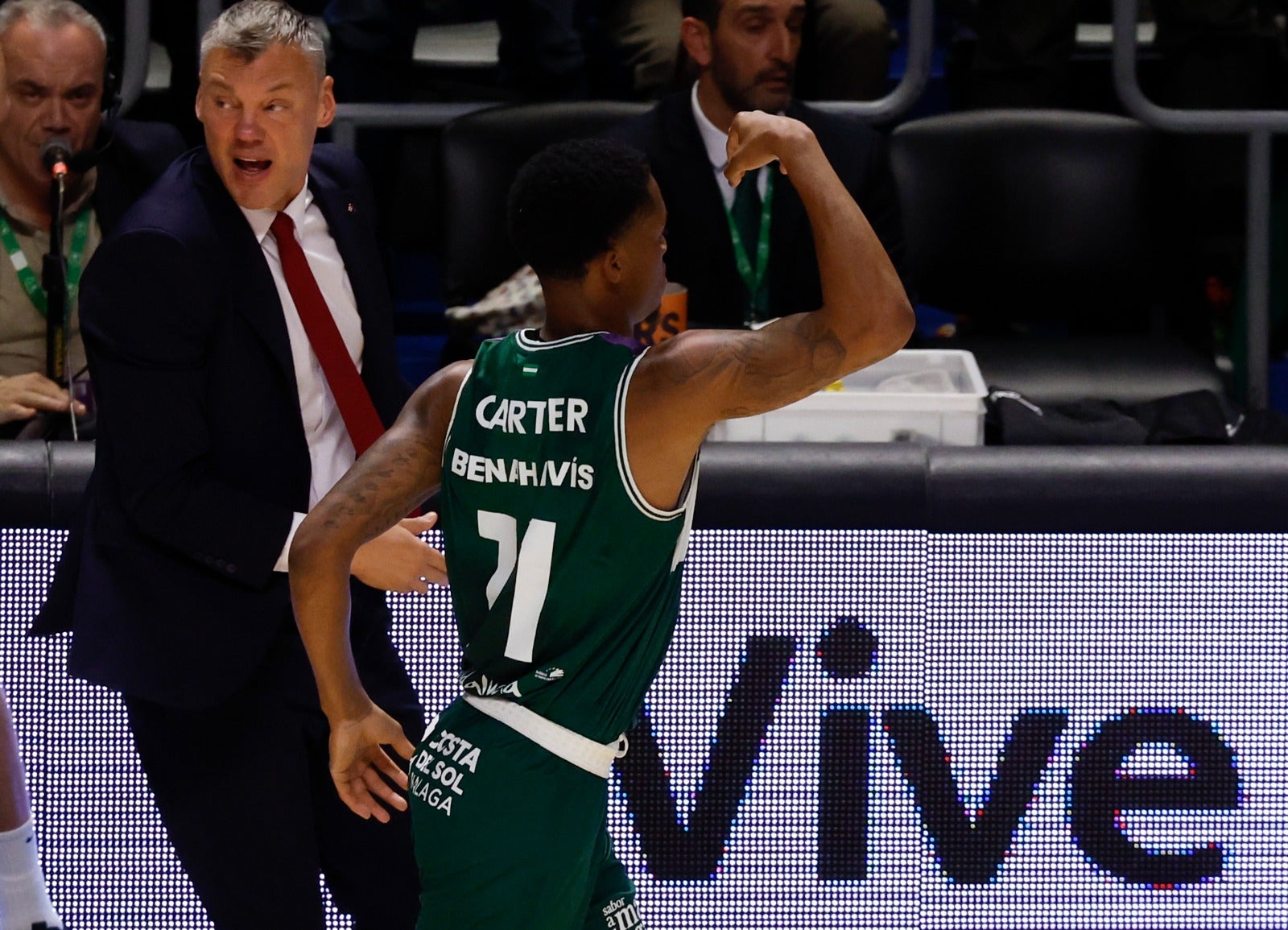 Las fotos del choque entre el Unicaja y el Barcelona