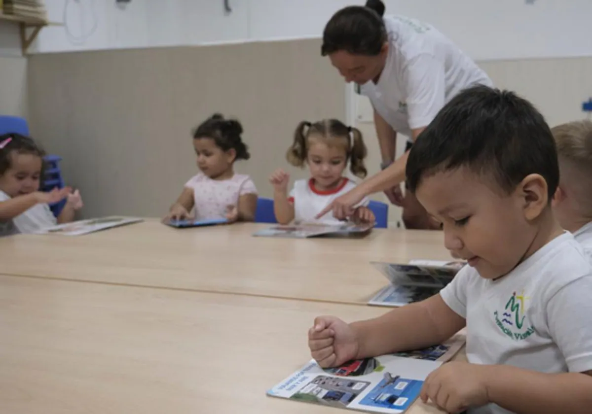 Pequeños, en una de las clases de la Escuela Infantil San Pablo, de la Fundación Victoria, en Málaga capital.