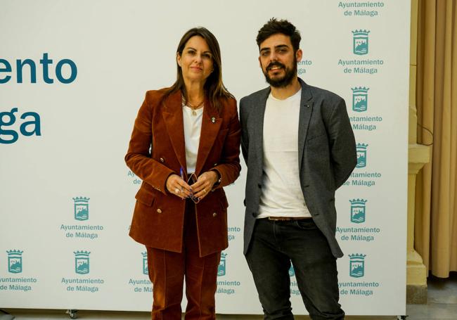 La concejala delegada de Innovación y Digitalización Urbana, Susana Carillo, junto al representante de Cooking and Publishing, Julio Garzón