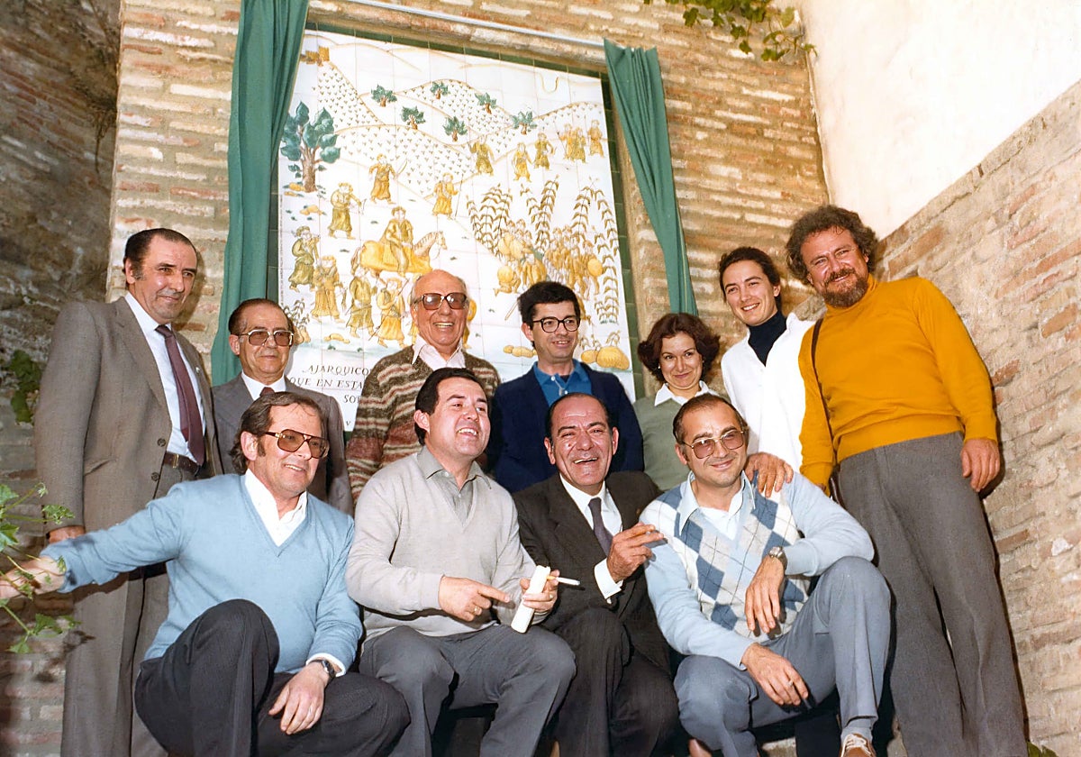 Integrantes del colectivo fundador del Centro de Estudios de la Axarquía, en marzo de 1983.