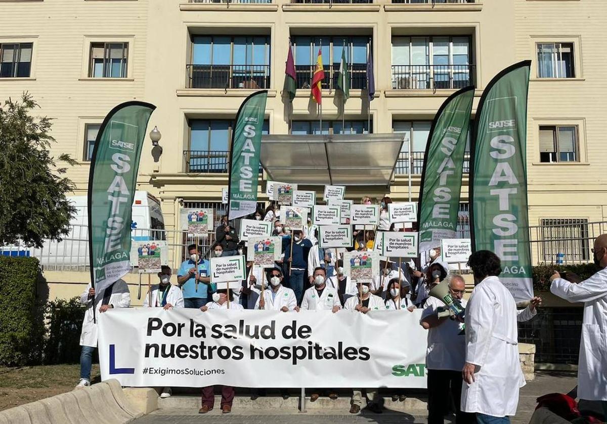 Imagen de archivo de una movilización en Málaga frente a las listas de espera.