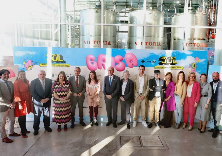 Organizadores, autoridades y patrocinadores, en la presentación en Cervezas Victoria.