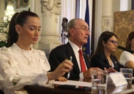 Pérez de Siles, De la Torre, Carillo y Losada, al principio del mandato municipal.