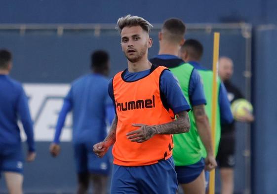 El jugador del Málaga, Fran Villalba, durante el entrenamiento de este miércoles.