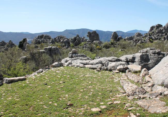 Sendero de las Eras, en el enclave kárstico de los Riscos.