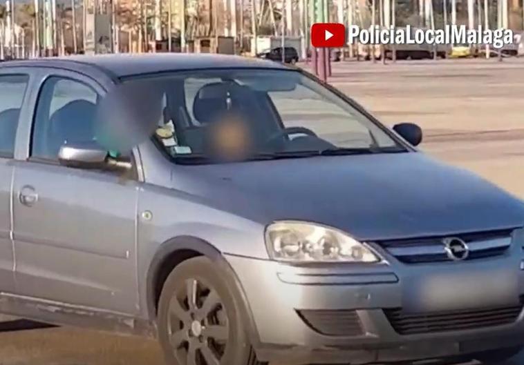 Investigan a un padre por dejar conducir el coche a su hijo de 8 años en Málaga