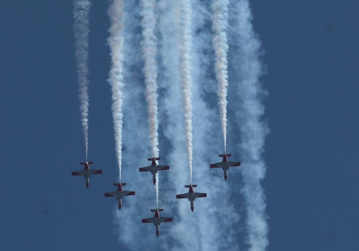 Málaga mira al cielo para disfrutar de las acrobacias de la Patrulla Águila