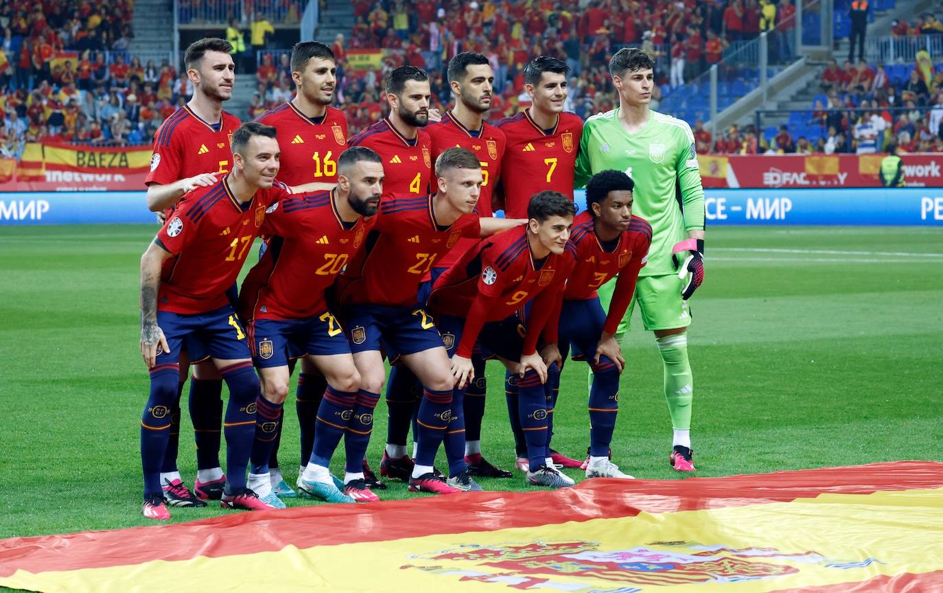 Lleno en La Rosaleda para ver a España