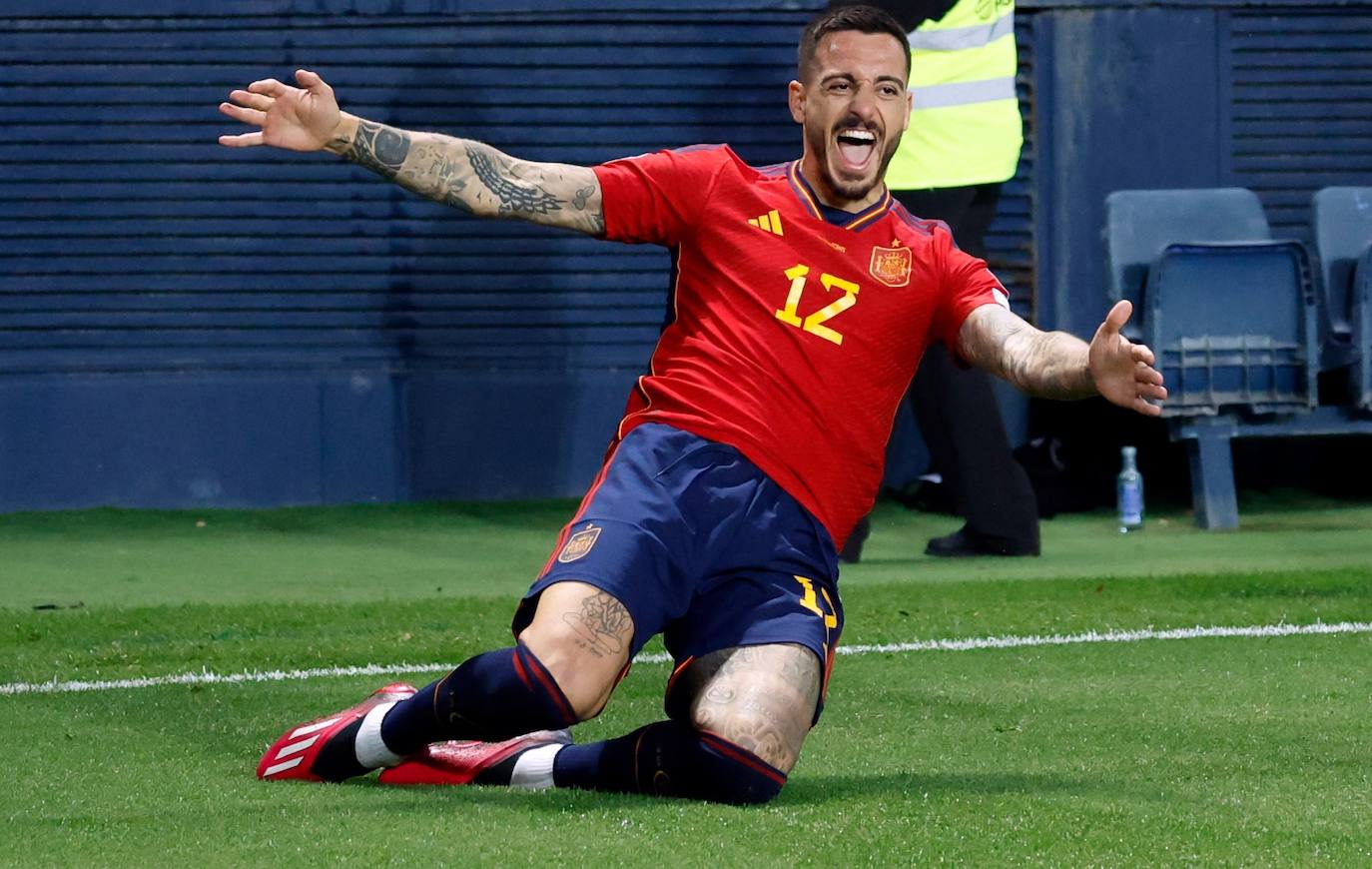 Lleno en La Rosaleda para ver a España